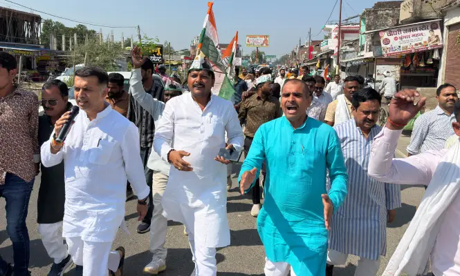 Ambedkar Nagar News: बरियावन में कांग्रेस का पद मार्च, वोट चोरी के आरोपों को लेकर उठाई आवाज
